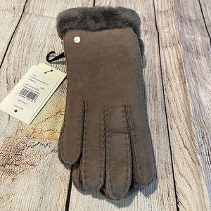 UGG Sheepskin Glove Women’s size Small in Stormy/Gray